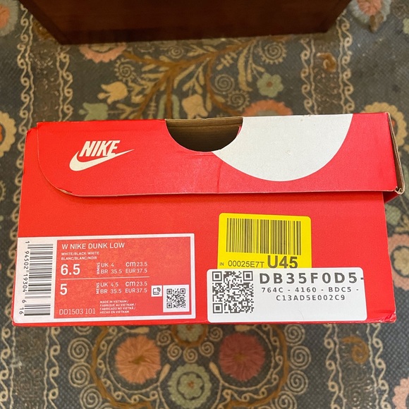 Authentic Women’s Nike Dunk Low Panda Size 6.5 - Picture 3 of 8